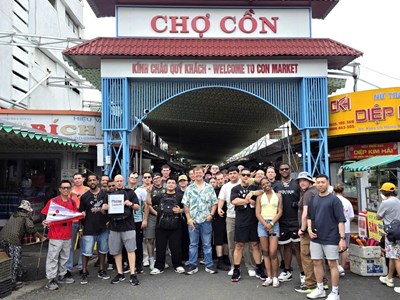 Thủy thủ tàu sân bay USS George Washington trải nghiệm văn hóa, ẩm thực Đà Nẵng
