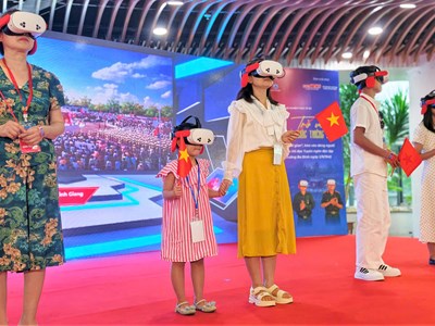 Hơn 5.000 người trải nghiệm chương trình “Trở về thời khắc thiêng liêng” tại Đà Nẵng