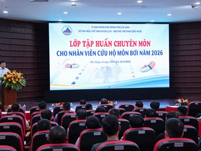 Đà Nẵng: Tập huấn chuyên môn cho hơn 80 nhân viên cứu hộ môn bơi
