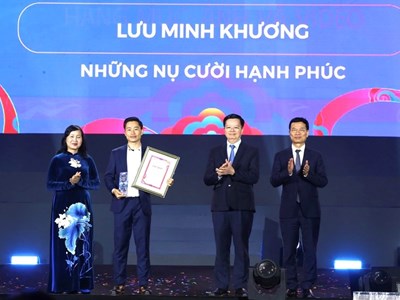 Bức tranh sinh động về một Việt Nam hạnh phúc, đang vươn lên mạnh mẽ