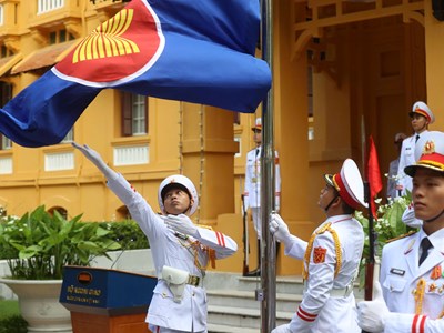 Lễ thượng cờ kỷ niệm 31 năm Việt Nam tham gia ASEAN và 59 năm thành lập ASEAN