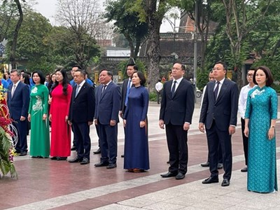 Lãnh đạo thành phố Hà Nội dâng hoa kỷ niệm 154 năm Ngày sinh V.I.Lênin