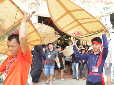 Tưng bừng lễ hội truyền thống thi thả diều làng Bá Dương Nội