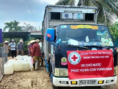 Hội Chữ thập đỏ Việt Nam cứu trợ người dân bị ảnh hưởng hạn hán và xâm nhập mặn