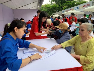  2.000 người dân Thủ đô được khám sàng lọc, tầm soát ung thư 