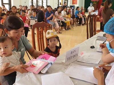 Bổ sung vitamin A và vi chất dinh dưỡng cho trẻ em