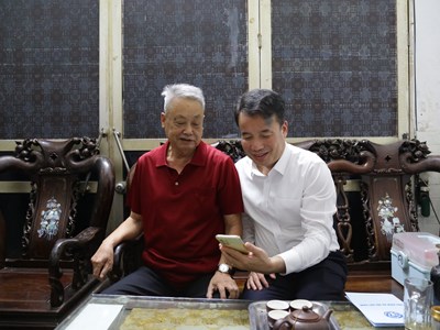 Nhiều người vui mừng khi nhận lương hưu mới