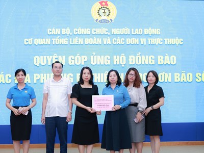 Nhiều cơ quan, đơn vị phát động ủng hộ đồng bào bị bão lụt