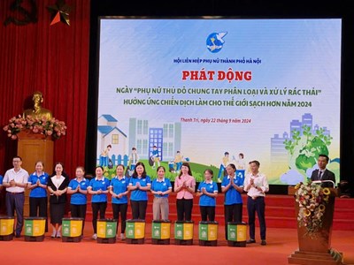 Phụ nữ Thủ đô chung tay phân loại và xử lý rác thải