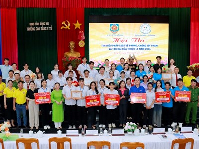 HSSV chung tay hành động vì xã hội an toàn, không thuốc lá