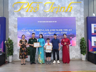 Trao giải cuộc thi “Gia đình đọc sách”