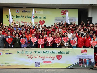 Trao tặng 1,2 triệu suất quà cho người nghèo nhân dịp Tết Ất Tỵ 2025