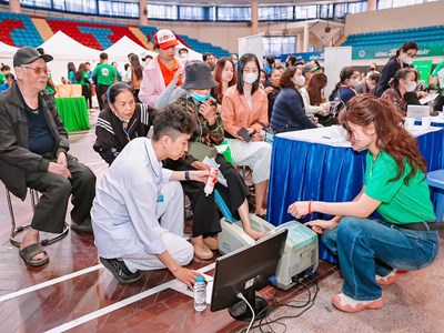 Khám, cấp phát thuốc miễn phí cho gần 5.000 người dân tại 4 tỉnh, thành