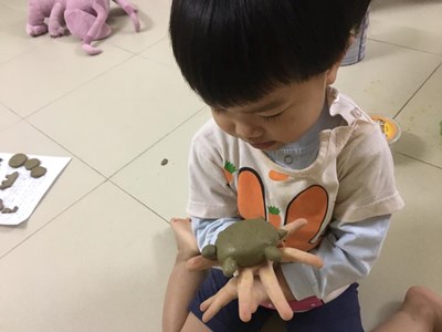 Vì sao không nên cho trẻ dưới 6 tuổi sử dụng thiêt bị công nghệ?