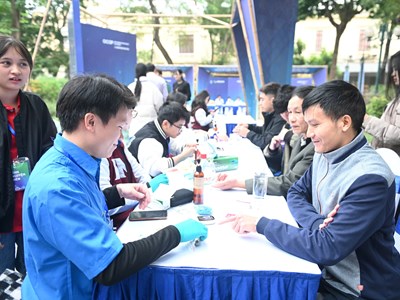 Cần nhiều nỗ lực để tiến gần đến công bằng y tế cho mọi người dân