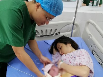 Để trẻ sơ sinh được bú mẹ một cách tối đa