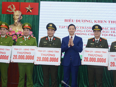 Bắc Ninh khen thưởng lực lượng triệt phá đường dây lừa đảo xuyên biên giới