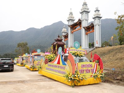 Lễ rước bài vị Tam Tổ Trúc Lâm tại khai hội Xuân Tây Yên Tử