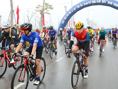 Bắc Giang: Gần 200 VĐV tham gia Giải đua xe đạp “Hành trình theo dấu chân Phật hoàng”