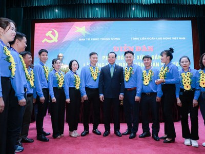 “Công nhân Việt Nam tiên phong bước vào kỷ nguyên mới”