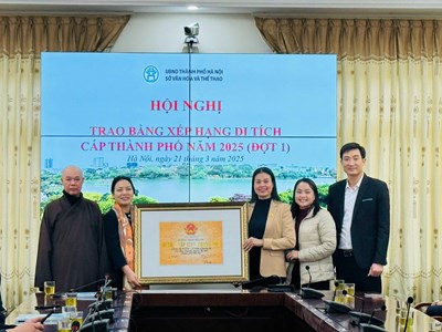 Hà Nội: Trao Bằng xếp hạng cho 17 di tích lịch sử cấp thành phố