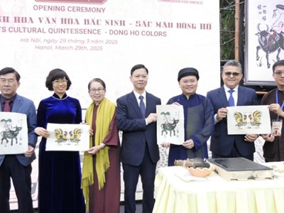 Kết nối nghệ thuật làm tranh Đông Hồ với du khách trong và ngoài nước