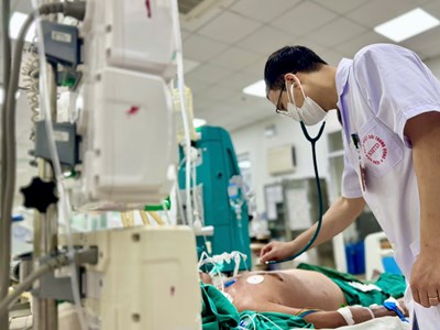 Bị gai đâm ở đầm tôm khiến người đàn ông hoại tử chân vì bệnh viêm mô bào