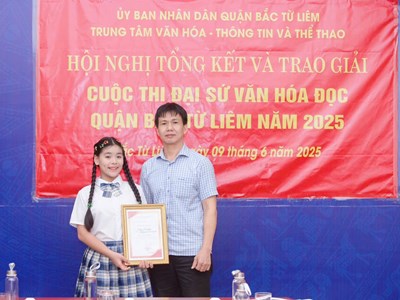 Cô bé lớp 6 lan tỏa tình yêu đọc sách đến cộng đồng