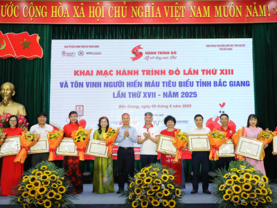 Bắc Giang tôn vinh người hiến máu tiêu biểu và khởi động “Hành trình đỏ” năm 2025