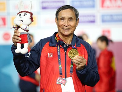 HLV Mai Đức Chung và xạ thủ Trịnh Thu Vinh được vinh danh