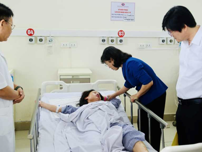 2 nạn nhân bị chấn thương sọ não trong vụ lật tầu du lịch ở Quảng Ninh