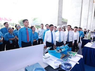 Tôn vinh trí tuệ, sức sáng tạo của người lao động Việt Nam