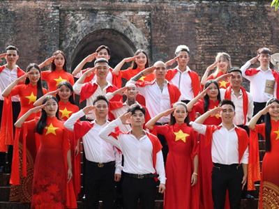 Áo dài truyền thống Việt Nam đồng hành cùng các sự kiện dịp Quốc khánh