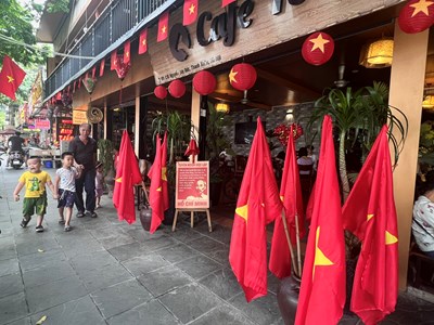 “Check in” ngõ nhỏ trang trí cờ hoa rực rỡ