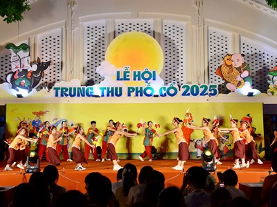 Rộn ràng lễ hội Trung thu phố cổ Hà Nội 2025