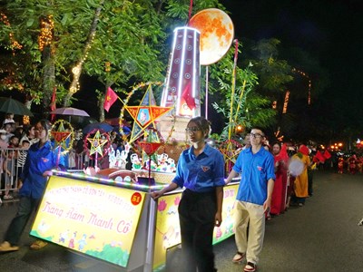 Sơn Tây rực rỡ Hội thi mô hình đèn Trung thu 2025