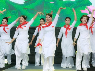 Đồng diễn áo dài “Phụ nữ Thủ đô - Hội nhập và phát triển” năm 2025