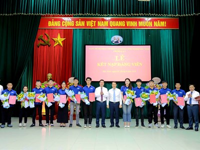11 sinh viên ưu tú được kết nạp Đảng tại Trường CĐ Công nghiệp Bắc Ninh