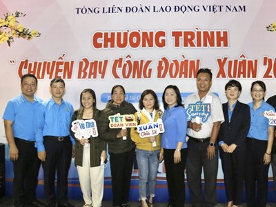 Người lao động về quê sum họp bằng những chuyến bay, chuyến tàu nghĩa tình
