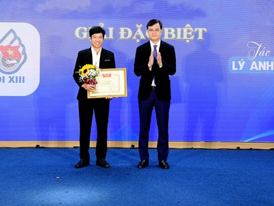 Trao giải sáng tác logo và phát động cuộc thi sáng tác tranh cổ động về Đại hội Đoàn toàn quốc lần thứ XIII
