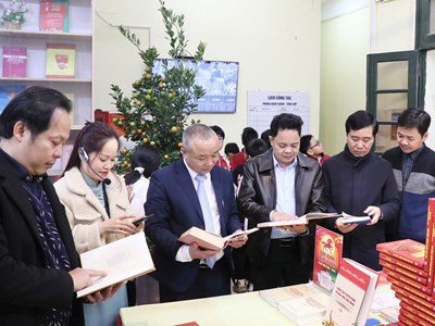 Bắc Ninh: Khai mạc trưng bày hơn 600 tài liệu về Đảng Cộng sản Việt Nam và chào Xuân Bính Ngọ
