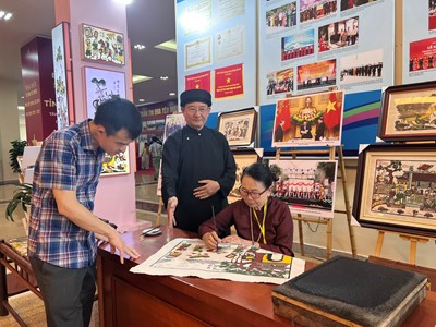 Bắc Ninh tổ chức lễ đón bằng UNESCO ghi danh nghề làm tranh dân gian Đông Hồ