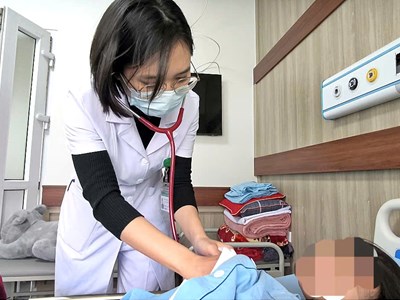 Không có tổn thương ngoài da, nữ sinh vẫn nguy kịch vì “siêu vi khuẩn”