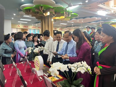 Trưng bày tư liệu “Tinh hoa di sản văn hóa Bắc Ninh”