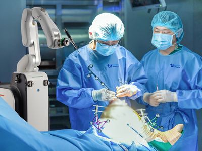 Việt Nam lần đầu có robot AI thay khớp chủ động hoàn toàn
