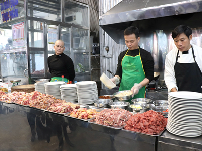 Ngộ độc thực phẩm: Lỗ hổng lớn trong sản xuất và cung ứng