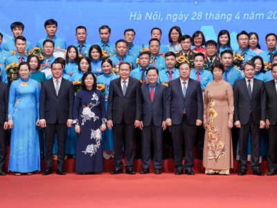 Tuyên dương Chủ tịch công đoàn tiêu biểu nhân kỷ niệm Ngày Quốc tế Lao động