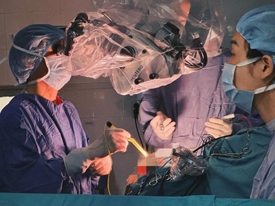 Điều trị động kinh kháng thuốc thông qua điện não đồ vỏ não