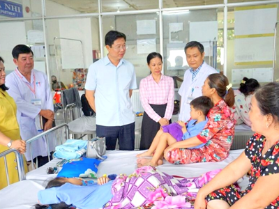 Gần 70 học sinh nghi bị ngộ độc sau bữa ăn bán trú