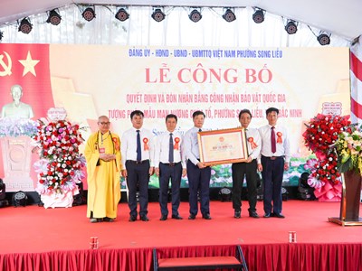 Bắc Ninh: Chùa Tổ đón nhận Bằng công nhận Bảo vật quốc gia Tượng Phật bằng gỗ Mẫu Man Nương